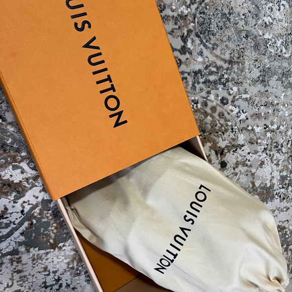 *NEW* Louis Vuitton Gloria Loafers - Picture 4 of 12